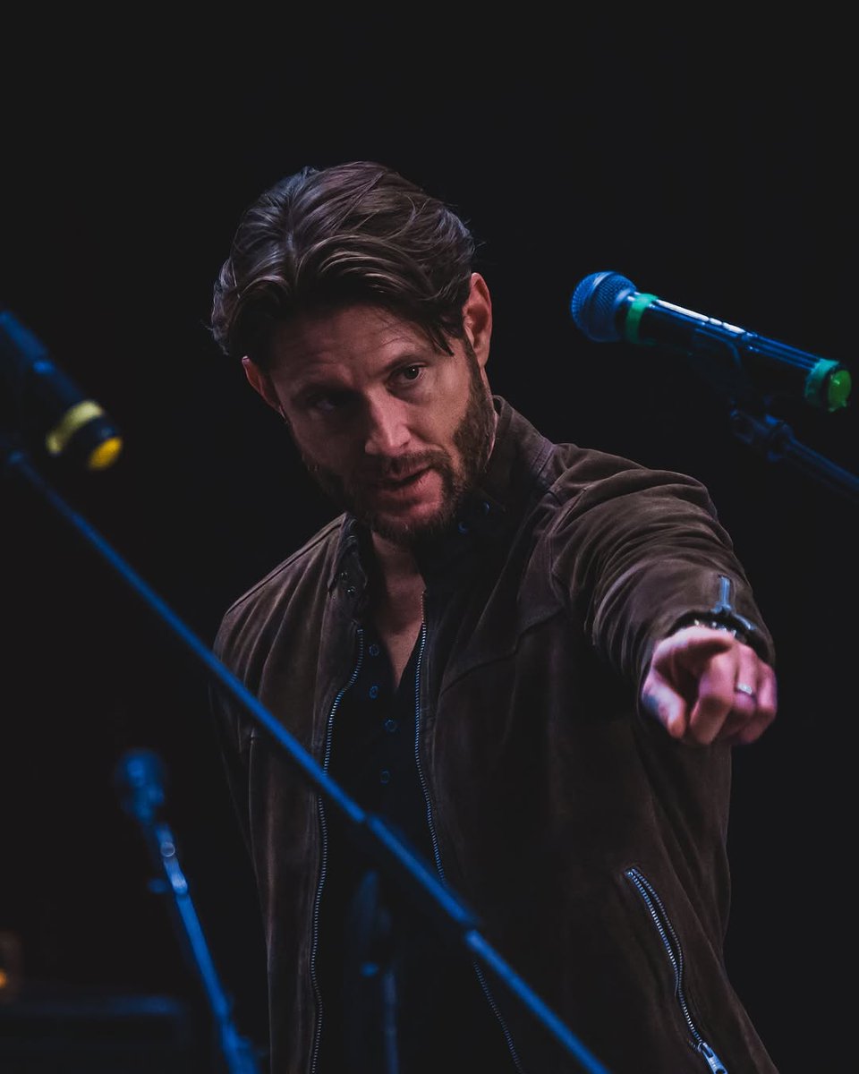 #JensenAckles
thefryingpanprince has some of the most amazing pics of Jensen 😍