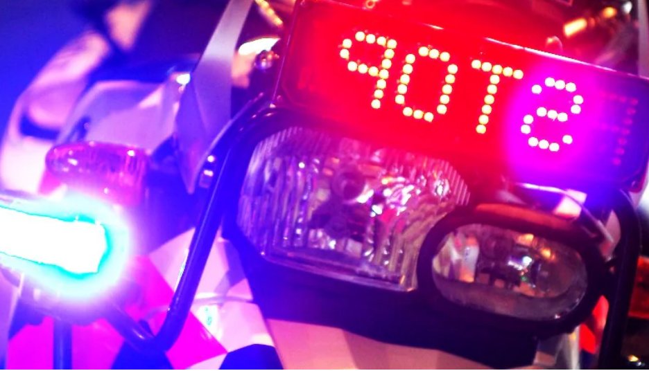 Bestuurder rijdt weg bij verkeerscontrole in 's-Heer Abtskerke, agent gewond