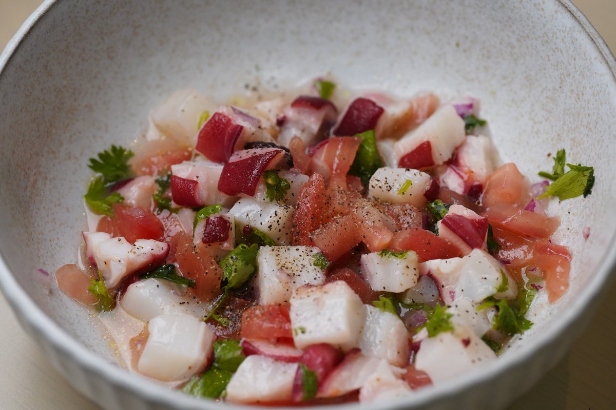 WagaRecipes's tweet photo. ポルトガルで食べた冷たいタコのサラダのレシピを更新しました！

Quick Octopus Salad Recipe (Perfect Summer Appetizer) is added!

https://t.co/dxwea11MvX

#octopussalad #recipe #ポルトガル料理 #ポルトガル #タコのサラダ #レシピ #アパタイザー https://t.co/cC5AgeZzCu