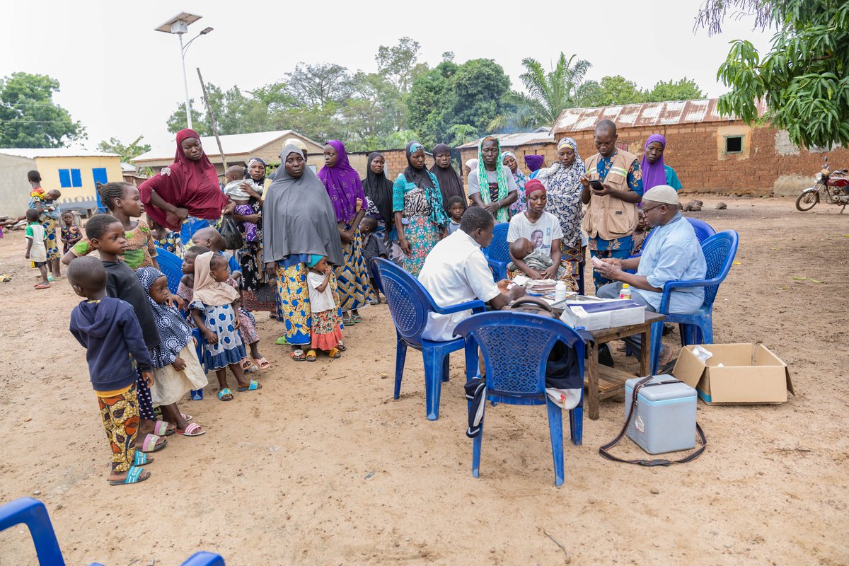 UNICEF_Benin's tweet photo. Ce travail de proximité constitue l’un des piliers de la nouvelle politique de santé communautaire lancée il y a bientôt deux ans, visant à combler les inégalités d’accès aux soins dans les zones les plus reculées, en rapprochant les services de santé des plus vulnérables. https://t.co/DqiPvb0ZJf