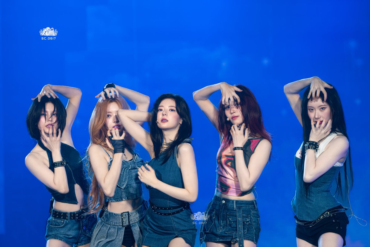 sc_0617's tweet photo. 20250426 - K-FLOW3 CONCERT in TAIWAN 🇹🇼 (DAY 2)
28: ITZY - GROUP PHOTO 🥺❤️
#KFLOW #ITZY #MIDZY #있지 #믿지
#RYUJIN #류진
#YEJI #예지
#YUNA #유나
#채령 #CHAERYEONG #채령
#LIA #리아 https://t.co/X6dkNIk5cQ
