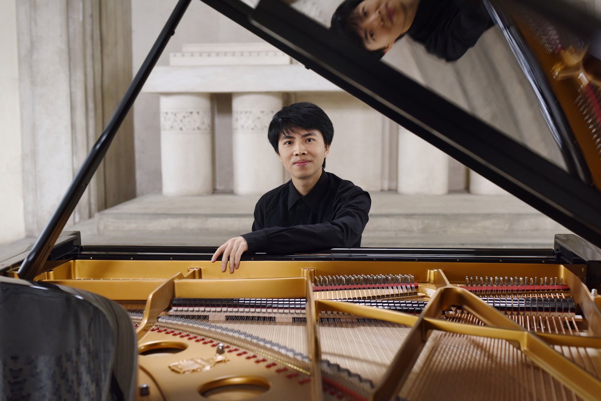 Join us on 20.5 at #EPFL for an extraordinary #concert exploring the fusion of mathematics, music, and computation with pianist, composer, and improviser Kit Armstrong!
&gt; go.epfl.ch/KitArmstrong
20.5.2025, 19h30–21h30
Free entry upon registration
<a href="/EPFL_en/">EPFL</a> #Lausanne #KitArmstrong