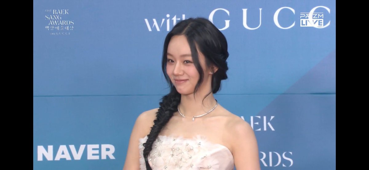 nxde_zip's tweet image. ヘリちゃん！！！！！！！
ドレス姿も横顔のラインも綺麗....🥹🤍
#혜리 #hyeri #PRIZM #Baeksang2025