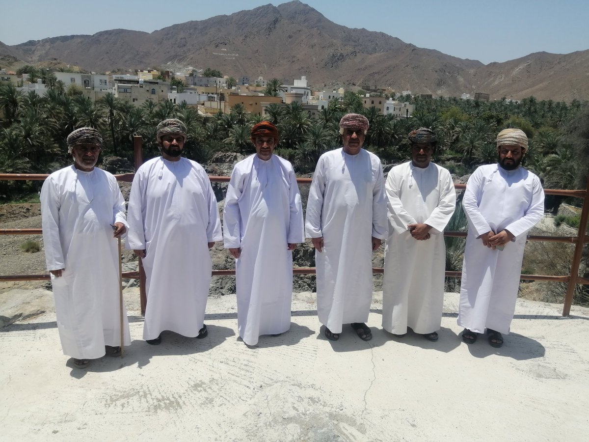 زيارة الشيخ سيف بن سالم القرواشي نائب والي الرستاق بالحوقين؛والشيخ عبدالعزيز بن محمد المعمري مدير بلدية الرستاق موقع مشروع توسعة الطريق الداخلي الرابط بين حواير بلدة الحيملي؛ ضمن المبادرات الاهلية والذي من شأنه ان يوفر حلا كمخرج للازدحام أثناء المناسبات؛ كما زارا ممشى الصويريج.