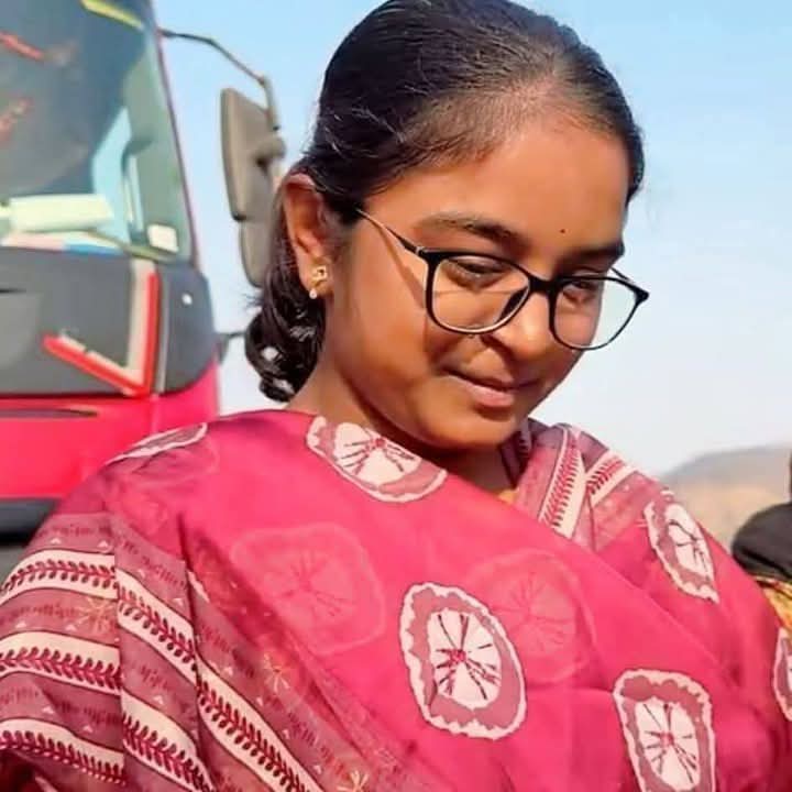 sandeepudmale5's tweet image. कु.वैभवी देशमुख हिनं आभाळा एवढे दुःख पचवून ८५.३३% मार्क्स मिळवून यश संपादन केल्याबद्दल मनापासून अभिनंदन आणि भावी शैक्षणिक कार्यास हार्दिक शुभेच्छा. वैभवी बेटा, तूझ्या धैर्याला सलाम..!!!
#SantoshDeshmukh❣️❣️
#VaibhaiDeshmukh 💐💐