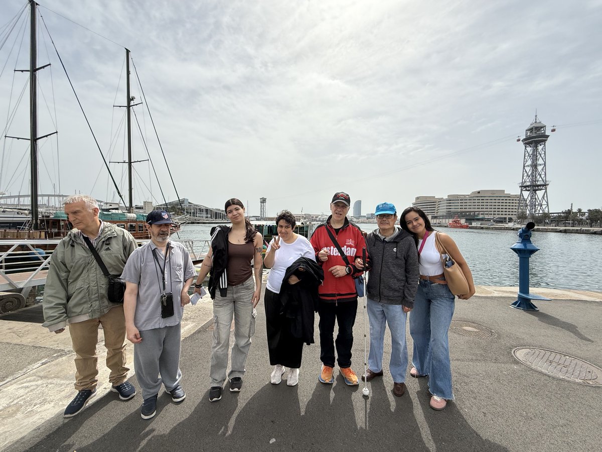 Aspanias's tweet photo. Aquest cap de setmana el usuaris de la Llar III han pogut agafar el nou bus nàutic, un servei públic que comunica el Moll de Drassanes amb el Moll de Llevant, a la platja de la Barceloneta. Una bona experiència en un vaixell 100% elèctric! #busnautic #bcn #inclusio #Aspanias https://t.co/t4dUwGzHuS