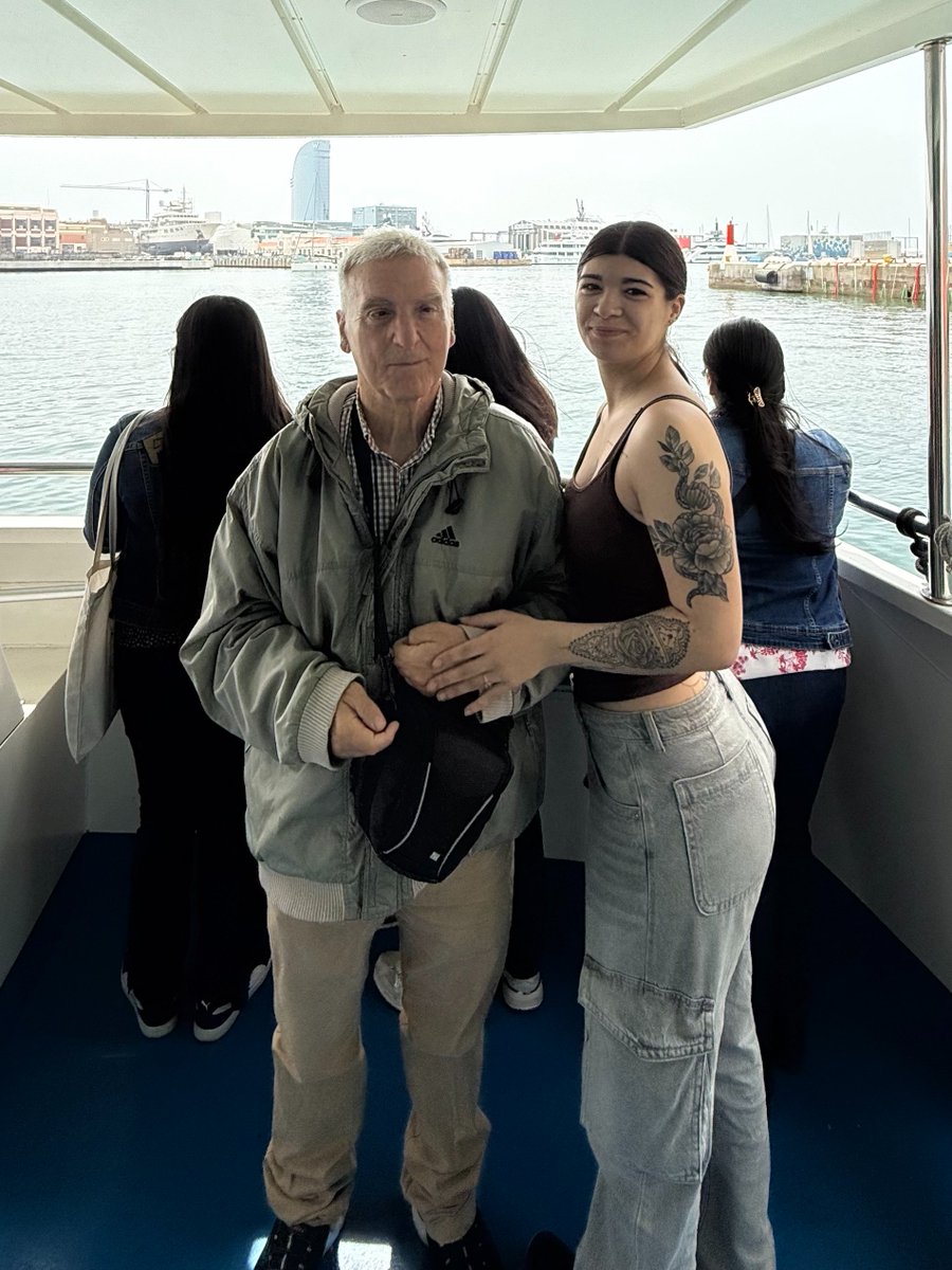 Aspanias's tweet photo. Aquest cap de setmana el usuaris de la Llar III han pogut agafar el nou bus nàutic, un servei públic que comunica el Moll de Drassanes amb el Moll de Llevant, a la platja de la Barceloneta. Una bona experiència en un vaixell 100% elèctric! #busnautic #bcn #inclusio #Aspanias https://t.co/t4dUwGzHuS
