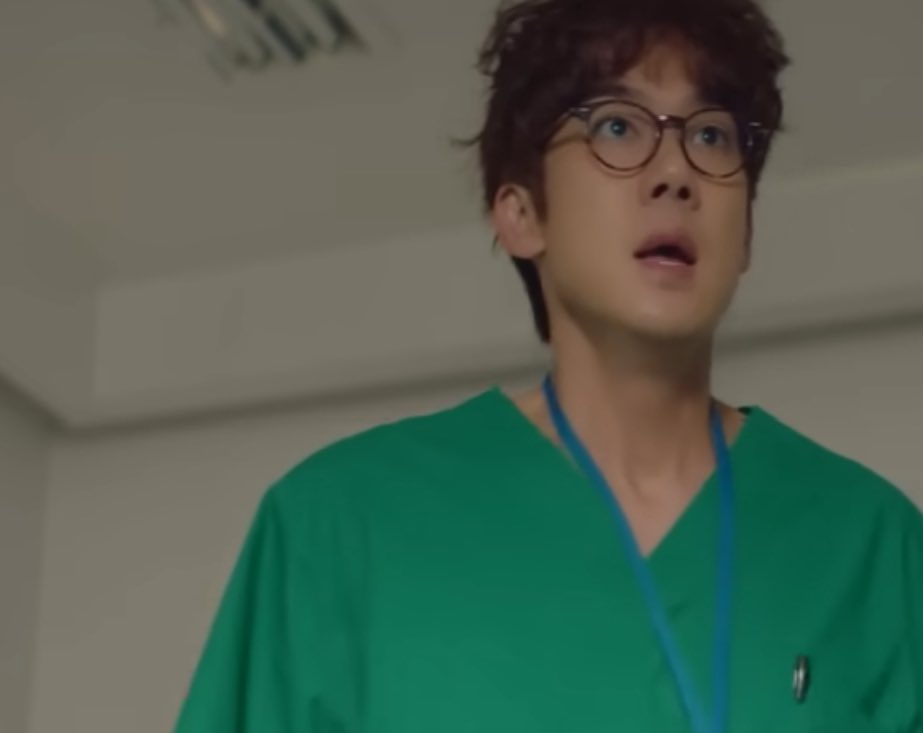 kdramavers's tweet photo. fallen soldiers vs the winner 

#ResidentPlaybookEp8 #HospitalPlaylist https://t.co/cvgduXyvsO