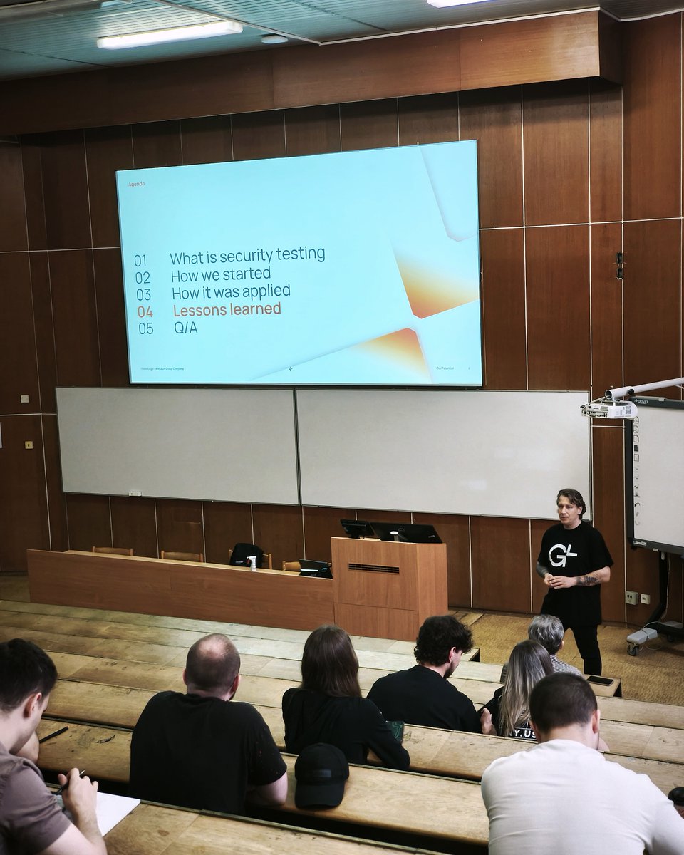 GlobalLogic_SR's tweet image. Náš kolega Peter Dudjak mal 24. apríla naozaj nabitý program!
24. apríla prednášal o #sofwaredevelopment a #securitytesting študentom TUKE v KE a večer na #WebUP v ZA zdieľal skúsenosti #globallogicslovakia Vďaka Web UP za spoluprácu!