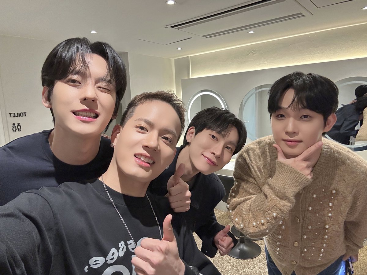 [📂]

📂 B:CHIVE
└📁 250505 #BTODAY 팬사인회

ㅇr~!!
㉥ㅣ투㉥ㅣㄱr 좋⊂ト면 손들øł!! ㈛ヱ 외쳤는더l
ズl구ㄱr 성つㅓl 모양○l 된 ssцl 푼⊂ト
₍ 𑁤>‸< ₎ 𑁤

#비투비 #BTOB
#BECOMING_PROJECT
#BTODAY
#LOVETODAY
#서은광 #SEOEUNKWANG
#이민혁 #LEEMINHYUK
#임현식 #LIMHYUNSIK
#프니엘