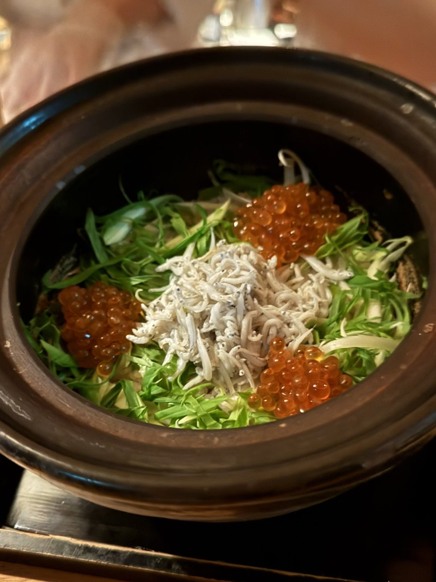 isetta_23's tweet photo. 青山「しかく」。暗い。ゴマ鯖、からすみ代行、しらすといくらの土鍋ごはん、鯛ちくわの磯辺揚げ。 https://t.co/0SxsnFOuYF