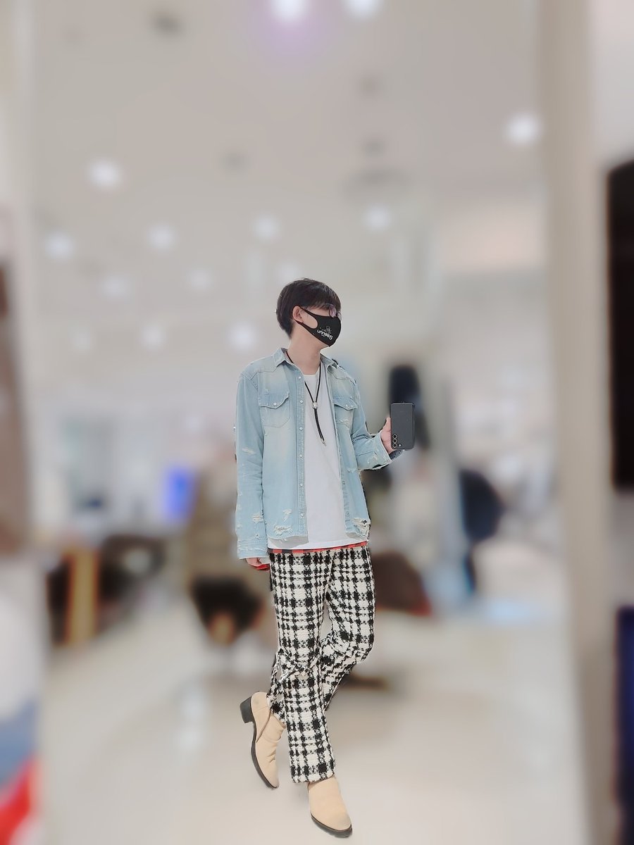 HuqHWc2eaub7D7y's tweet image. 本日は、#Bennu さんの【Wooly Tweed Boot-Cut Bondage Trousers】と #ys_yujisugeno さんの【Denim Crush Shirt】を組み合わせたスタイリング🤗

Bennuさん最高！！！このパンツも本当に素敵で最高すぎる🤍🖤 
デニムシャツとの相性もバッチリです☺️✨