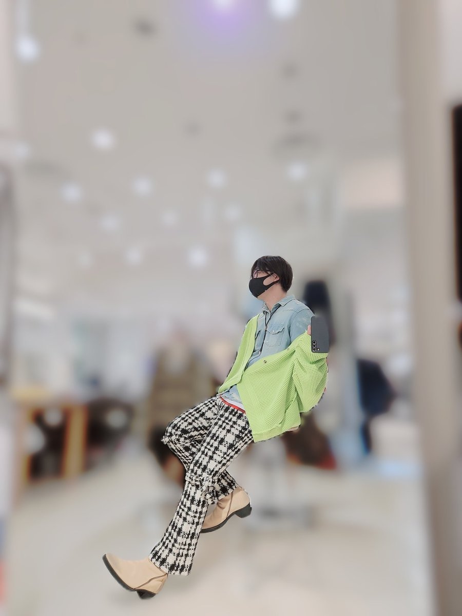 HuqHWc2eaub7D7y's tweet image. 本日は、#Bennu さんの【Wooly Tweed Boot-Cut Bondage Trousers】と #ys_yujisugeno さんの【Denim Crush Shirt】を組み合わせたスタイリング🤗

Bennuさん最高！！！このパンツも本当に素敵で最高すぎる🤍🖤 
デニムシャツとの相性もバッチリです☺️✨