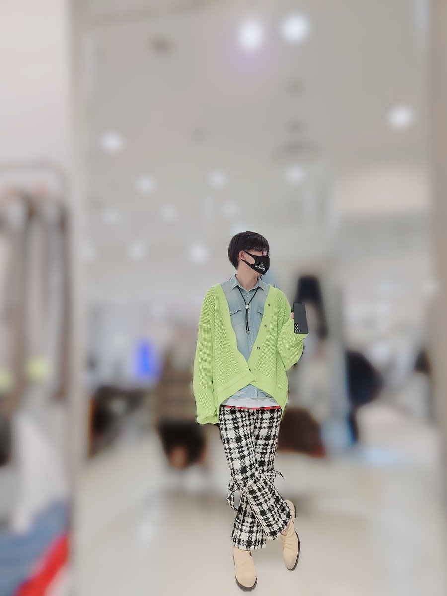 HuqHWc2eaub7D7y's tweet image. 本日は、#Bennu さんの【Wooly Tweed Boot-Cut Bondage Trousers】と #ys_yujisugeno さんの【Denim Crush Shirt】を組み合わせたスタイリング🤗

Bennuさん最高！！！このパンツも本当に素敵で最高すぎる🤍🖤 
デニムシャツとの相性もバッチリです☺️✨