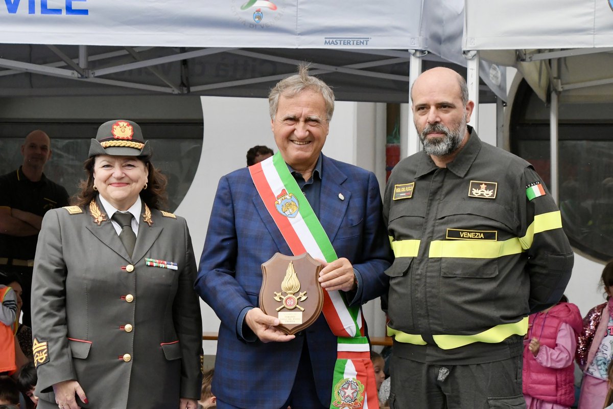 🚒 La Caserma dei Vigili del Fuoco di #Mestre apre le sue porte ai più piccoli!

🧑🏻‍🚒 Torna l’edizione 2025 di “Odeon”, il progetto che punta a far conoscere il lavoro quotidiano dei pompieri attraverso simulazioni di interventi operativi, dimostrazioni con i mezzi di soccorso e