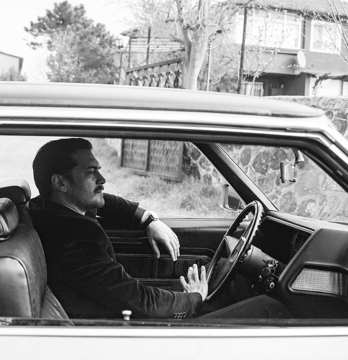 dizianaIiz's tweet photo. Çağatay Ulusoy, Eşref Rüya setinden. https://t.co/qwnePCGqvA