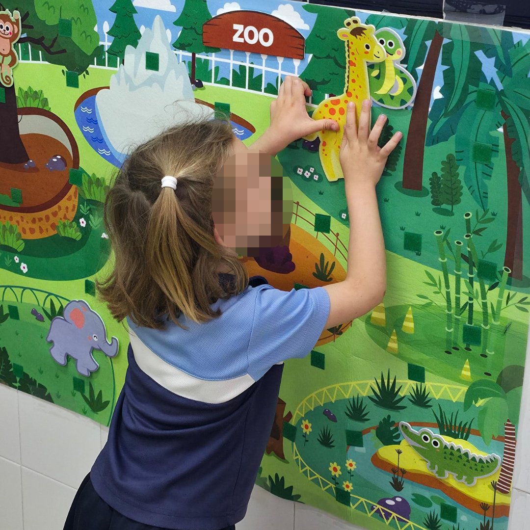 DelibesIdiomas's tweet photo. ¡Feliz lunes! Comenzamos la semana con el zoológico en el que los más peques están trabajando el tema de los animales ¡les encanta! 😊 https://t.co/fKBQBRfu29