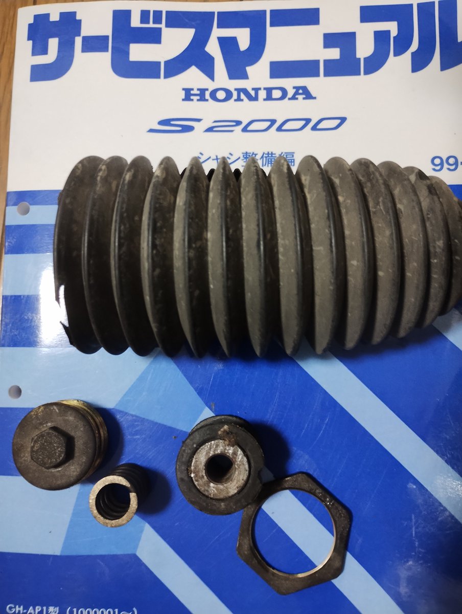 hiroshi_0628's tweet image. 錆と固着まみれの25年前のラックエンドとラックガイド交換調整完了😌ガタツキあったしこれじゃ走行時の挙動に違和感あるの納得😔
amisさんのリジカラやっと付けられたし2時間の走行チェックはアライメント以外問題無し✨
amisさん、ありがとうございました！
大阪へ遊びに行きます🫡
#S2000
#amis