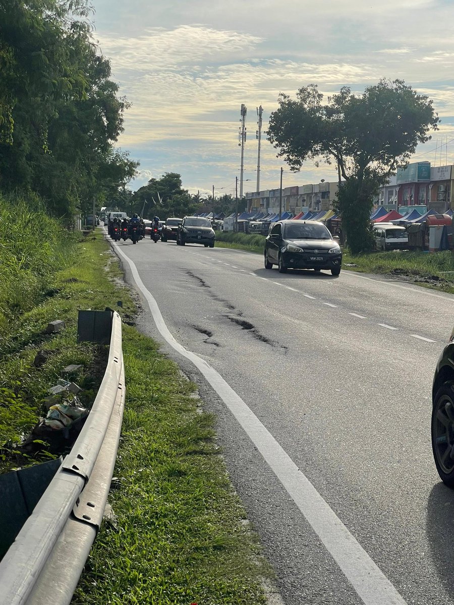 JeffreyTeoh's tweet photo. Jalan Salleh 3.118250,101.440971
Jalan Mendap. Mendapan. Bahaya.
@infrasel_kjp @kumpulansemesta
#infrasel
#JalanSalleh
#Klang
#mendap
@elzalyff @TarentoV3 @JKR_KLANG https://t.co/2sOLf7u1tv