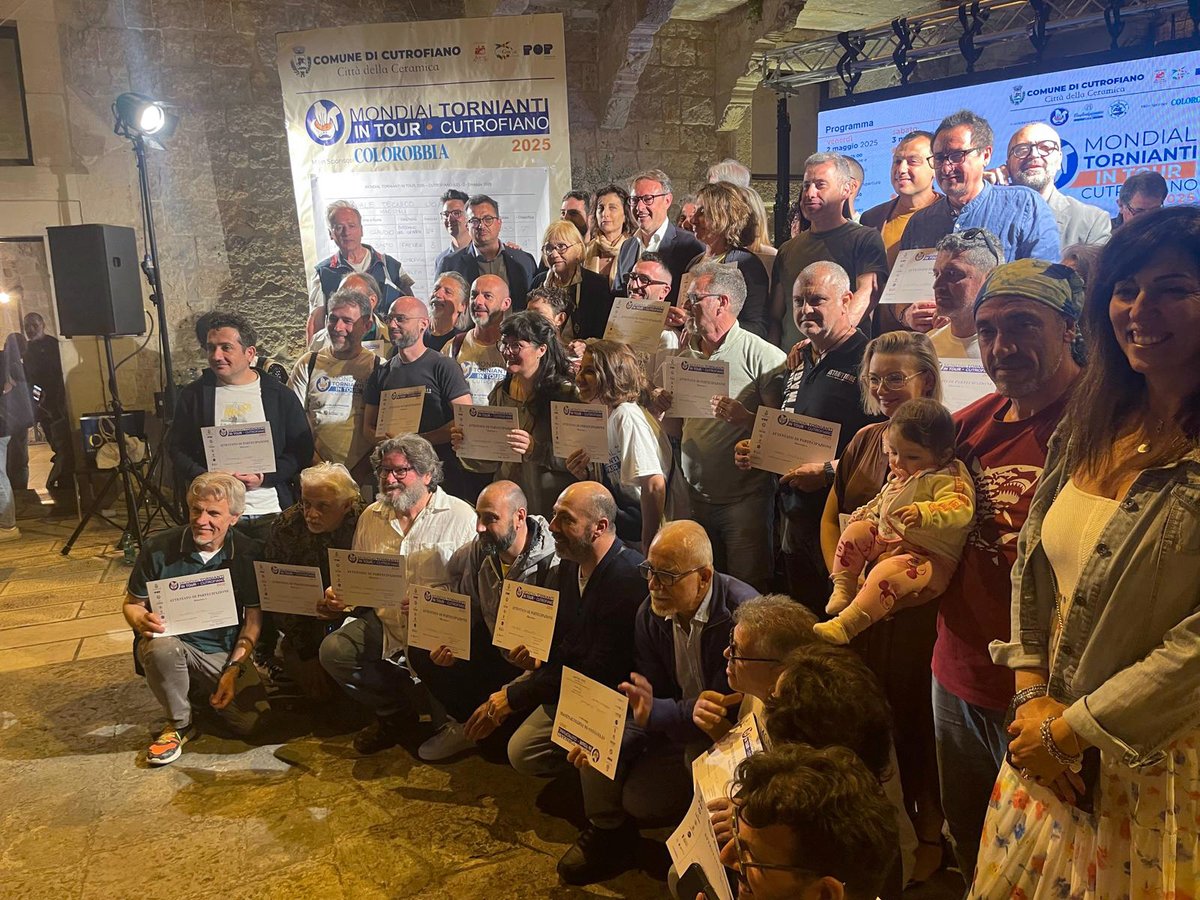 Mondiale Tornianti in Tour, celebrado en Cutrofiano, Italia. Con la colaboración de la Escuela de Formación de Artesanos de Gelves. Alfareros de Sevilla participantes: Antonio Campos, Jesús Sieira. 
#cerámica #cursos #gratuito
Contacto Escuela📲955547002