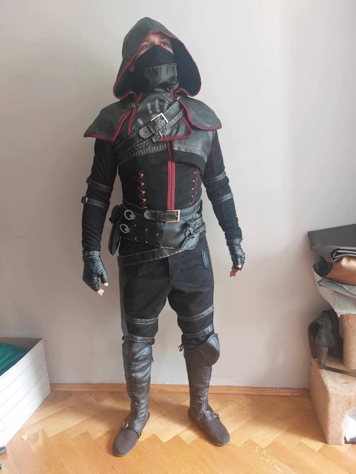 SFrigas's tweet image. The Skyblivion version of the Dark Brotherhood armor got the cosplay treat, courtesy of Arvenscraft. Great work! instagram.com/arvenscraft/ #skyblivion #darkbrotherhood #Oblivion