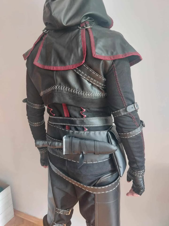 SFrigas's tweet image. The Skyblivion version of the Dark Brotherhood armor got the cosplay treat, courtesy of Arvenscraft. Great work! instagram.com/arvenscraft/ #skyblivion #darkbrotherhood #Oblivion