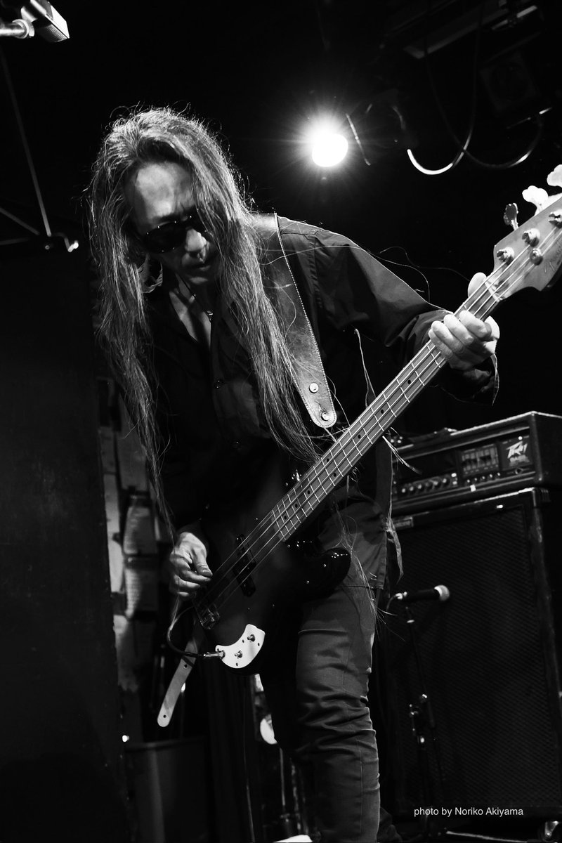 2025.4.28 名古屋HUCK FINN

Canis Lupus Tour 2025 
"aeroperspective"
　　　　　　　④(〜⑦)

気迫のこもった演奏でした。

この3人が揃って音を出し始めると、ゾワッと鳥肌が立ちます...

#箕輪政博
#森川誠一郎
#ヤマジカズヒデ
#CanisLupus #aeroperspective