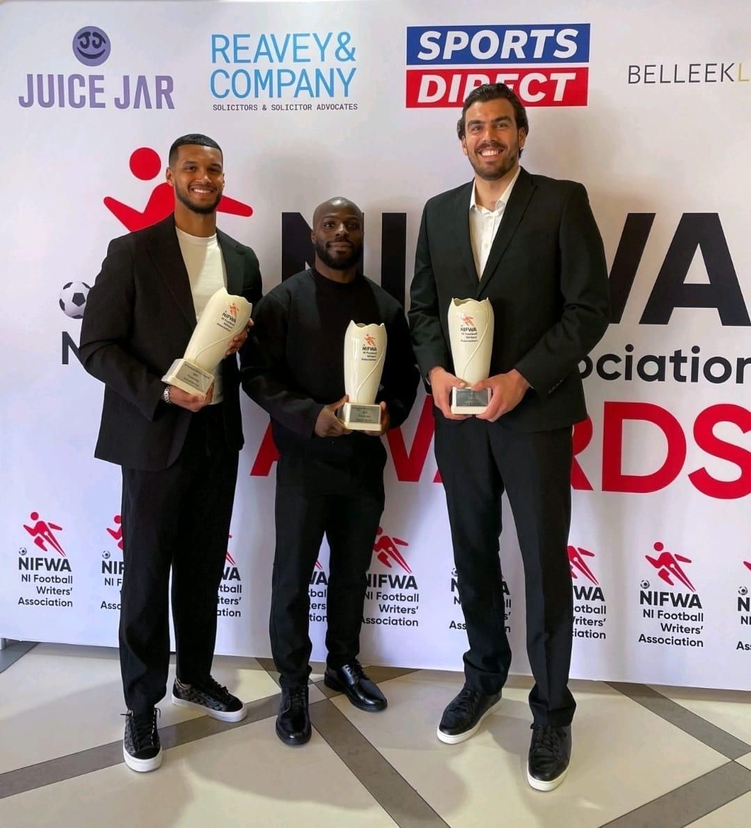 𝗧𝗲𝗮𝗺 𝗼𝗳 𝘁𝗵𝗲 𝗬𝗲𝗮𝗿

Last night Kodi Lyons-Foster, Fuad Sule and Daniel Gyollai picked up their awards for being named in the NI Football Writers Team of the Year. 

Well done lads, a fantastic achievement 👏

#COYGlens