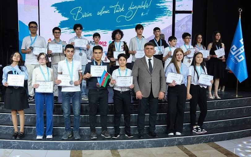 TESİAD ve TESAM Kurucu Genel Başkanı Dr. İlyas Bozkurt, Azerbaycan’da düzenlenen 2. Türk İnteqrasiya Olimpiadası’na onur konuğu olarak katıldı. Etkinlikte, TESİAD Genel Başkanı Dr. Halil İbrahim Yılmaz ve TESİAD İzmir İl Başkanı Kadir Özer de hazır bulundu.