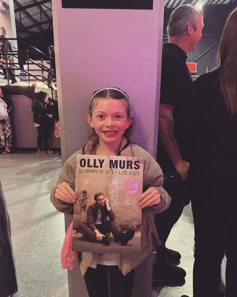 vickykirwanx's tweet photo. Had the time of her life last night at her first ever concert! 🥺💙 @ollymurs @officialblue https://t.co/q9sO4wCiz6