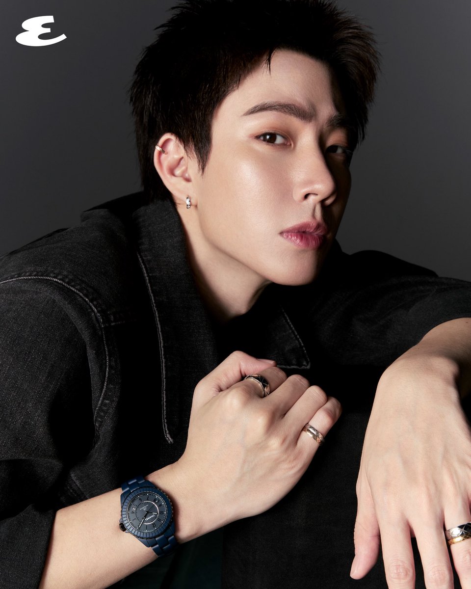 Esquire_Th's tweet photo. ที่เป็นสีน้ำเงินเข้มจนเกือบดำ หรือดำจนเป็นสีน้ำเงินเข้มที่จะพลิกโฉมวงกา���นาฬิกาครั้งสำคัญ ไปกับนิตยสารเอสไควร์ ประเทศไทย ประจำเดือนพฤษภาคม 2025 ฉบับ The Next Big Thing https://t.co/cCUj032p06
