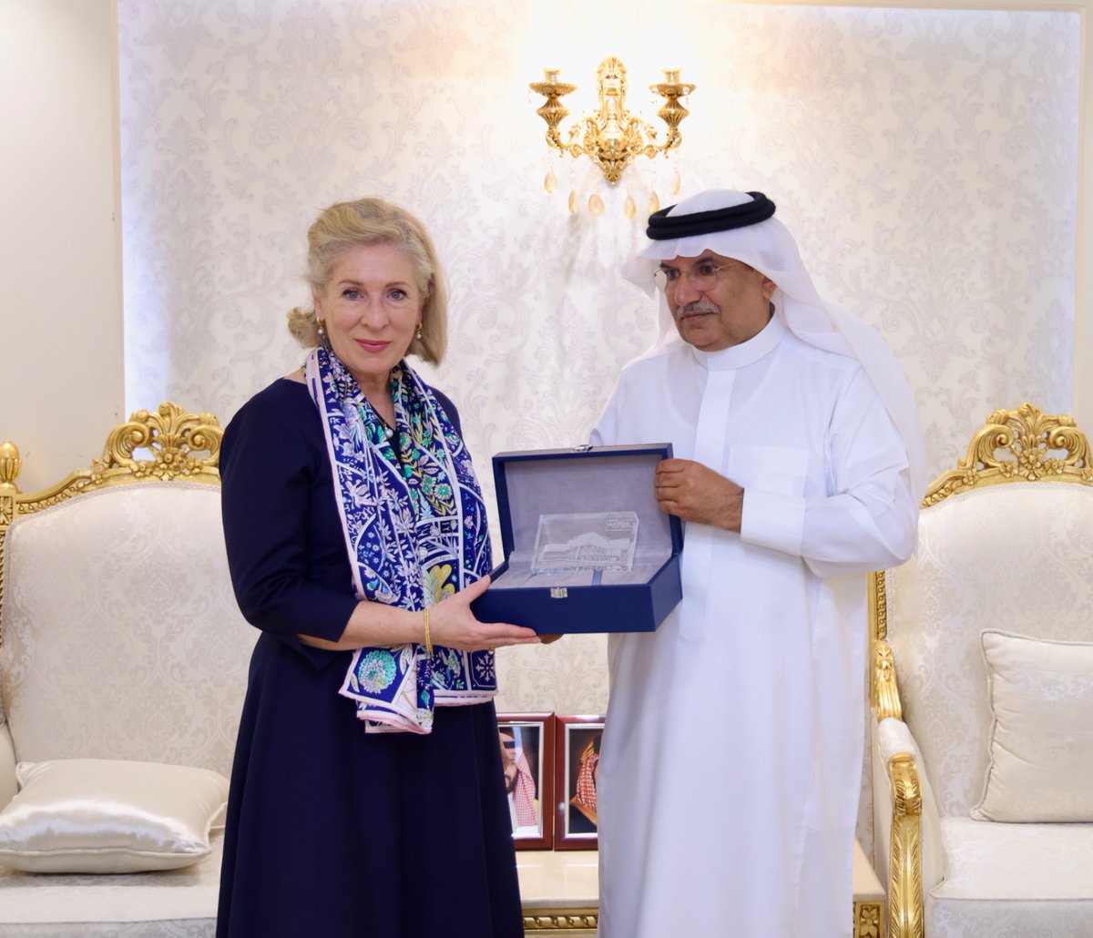 غــرفــة أبــهــا (@abhachamber) on Twitter photo 🔵 في إطار تعزيز التعاون المشترك، استقبل نائب رئيس مجلس إدارة #غرفة_أبها
الأستاذ محمد بن سعد القحطاني <a href="/Masq95197423/">Mohad S Alqahtani</a>
سعادة / السفيرة ياسمين شاتيلا زواهلين <a href="/SwissEmbassyKSA/">Ambassador Yasmine Chatila Zwahlen</a>
سفيرة دولة سويسرا لدى المملكة.
🔹 جرى خلال اللقاء مناقشة سبل تنمية التبادل التجاري بين المملكة 🔵 في إطار تعزيز التعاون المشترك، استقبل نائب رئيس مجلس إدارة #غرفة_أبها
الأستاذ محمد بن سعد القحطاني <a href="/Masq95197423/">Mohad S Alqahtani</a>
سعادة / السفيرة ياسمين شاتيلا زواهلين <a href="/SwissEmbassyKSA/">Ambassador Yasmine Chatila Zwahlen</a>
سفيرة دولة سويسرا لدى المملكة.
🔹 جرى خلال اللقاء مناقشة سبل تنمية التبادل التجاري بين المملكة