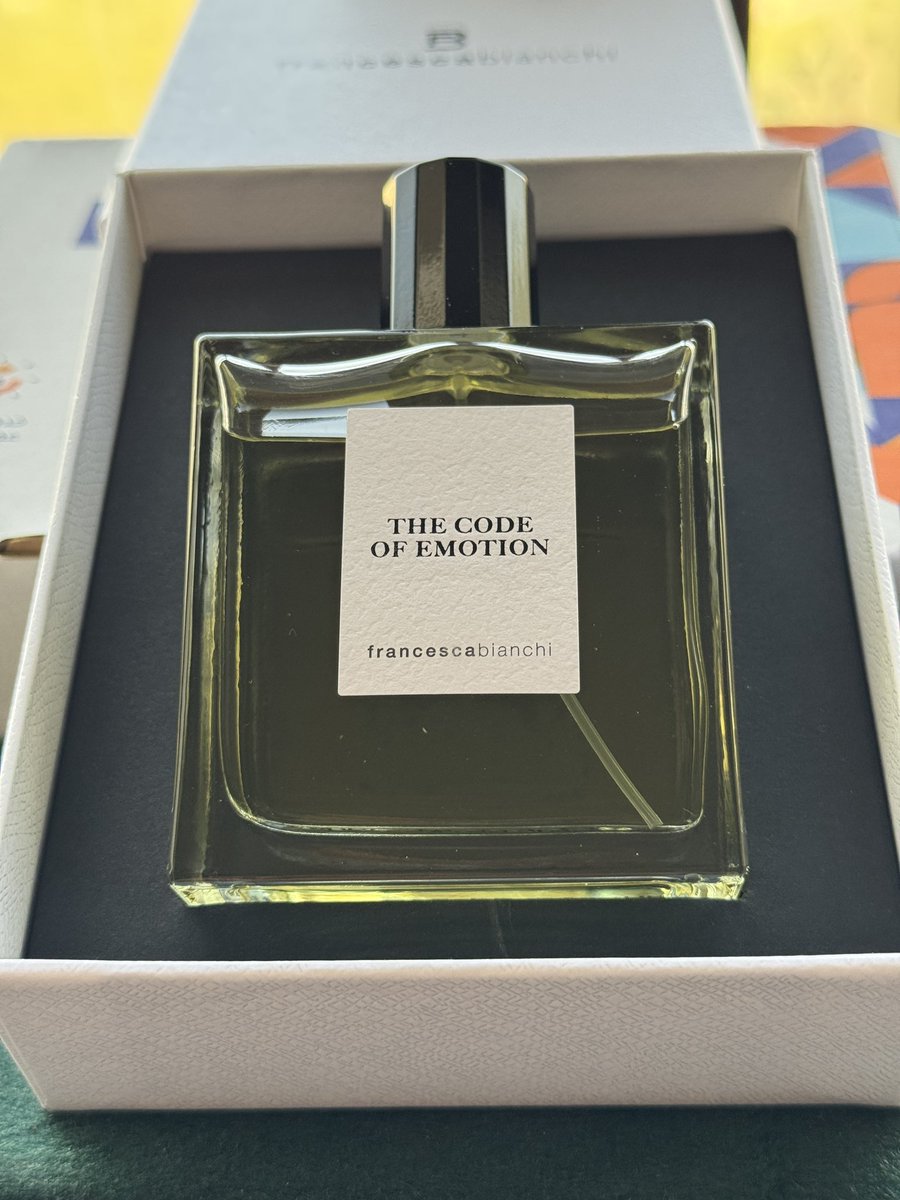 ياسلام عطر مميز ولكن فوحانه متوسط وثباته ممتاز رائحة غير مكرره وغير حاده مثل روايحها الثانيه تجربه جديده عطر فرش بالفواكه تحس فيها بروده

<a href="/LOJASTOREGT/">LOJA STORE</a>