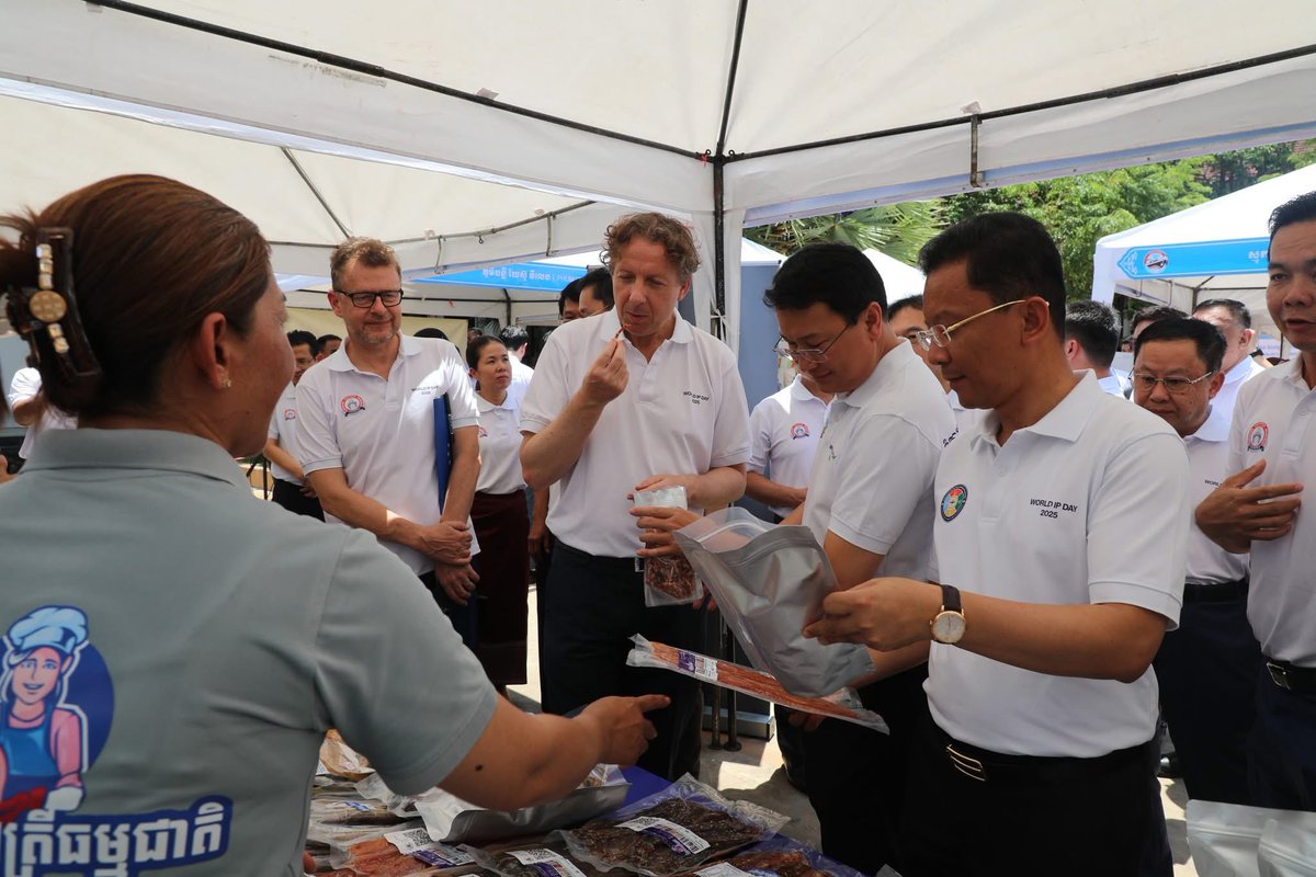 With EU 🇪🇺 support, Cambodia 🇰🇭 has successfully registered the intellectual property of eight products, so called Geographical Indications, including today’s highlight: Prahok Siem Reap! Well done and bon appetit!