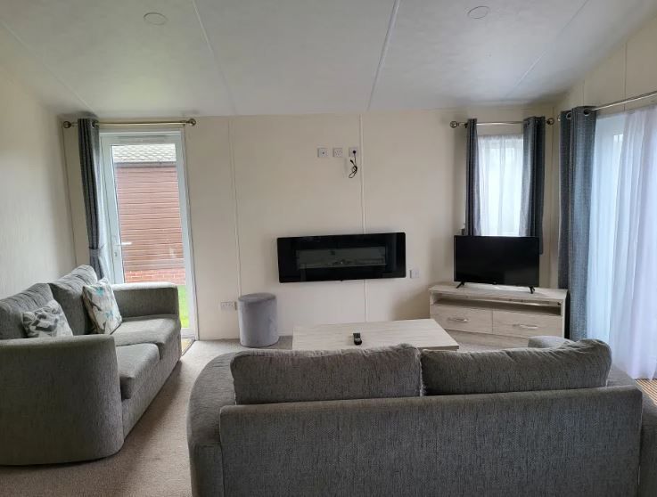 WeAcceptPets's tweet photo. 🐾 Paws Welcome at Castaways Holiday Park! 🌊
With a wide range of pet-friendly accommodation available across all grades, there's no need to leave anyone behind.

Accepts 🐶 🐈 
https://t.co/qaEIQcDPMa

#DogFriendlyHolidays #HolidayWithDogs #CoastalBreaks @CastawaysBacton https://t.co/vuWcYhMqd5