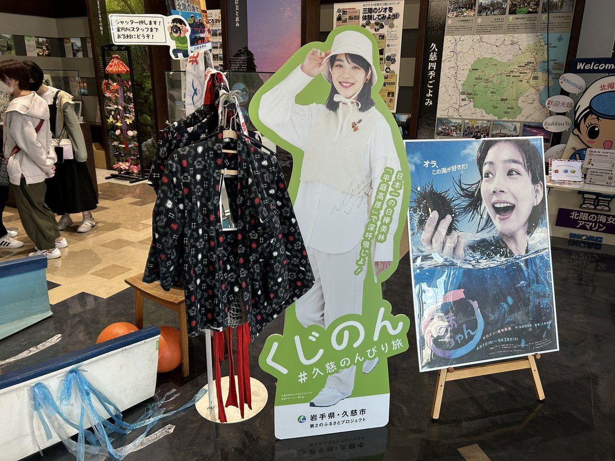 modlerrider's tweet photo. 東北ツーリング最終日。大間の桜並木、なかなか綺麗でした！大間の無料テントサイト泊まり。強風により、テント内でマグロで一杯。うまいなぁ。
じぇじぇじぇ。 https://t.co/4HrQLnK4u6