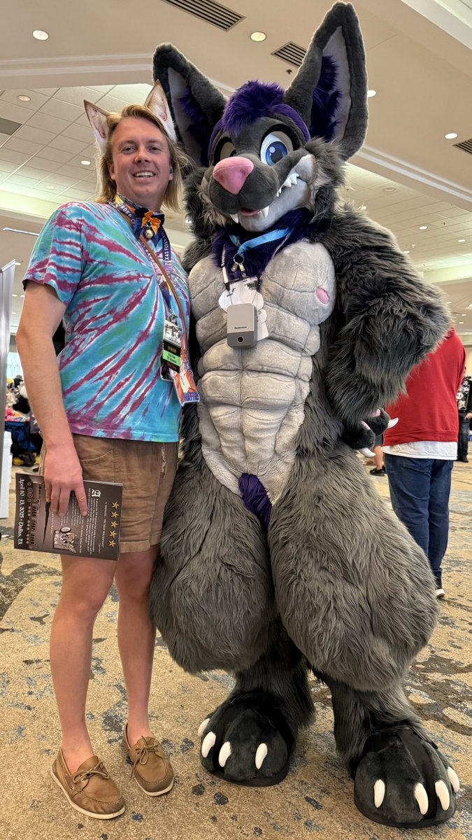 tukifune×unpis hugオブジェ People: “Hi, Hugz! How are—” Me: “6'3” out of suit, over 7' in