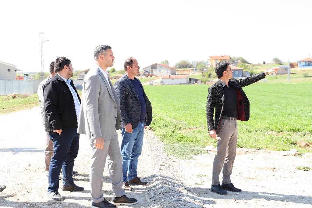 Sahadayız...

Hem gönüller yapıyoruz, hem de saha çalışmalarımızı yerinde inceliyoruz.