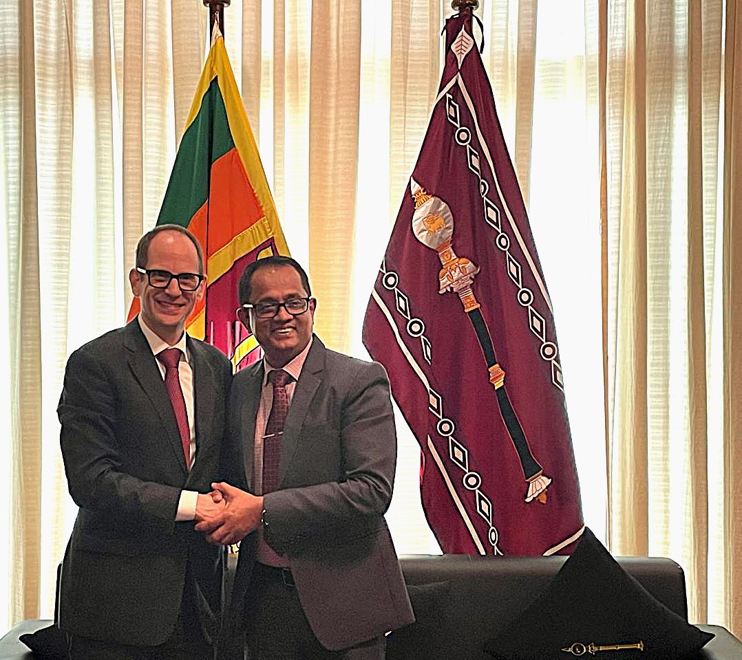 HC <a href="/AmbEricWalsh/">Eric Walsh 🇨🇦</a> called on the Speaker of Parliament Honourable Dr. Jagath Wickramaratne. Discussions included legislative procedures and partnerships with Canada, our including the strong people to people ties, and development assistance. <a href="/DrJagathWick/">Dr. Jagath Wickramaratne</a>