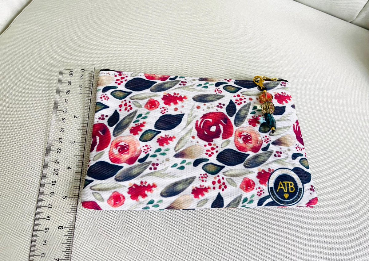 AlicesTreasureb's tweet image. alicesbox.etsy.com/listing/182542… 
#FlowersClutch #SpringBag #MakeupBag #HandmadeBag #Pouch