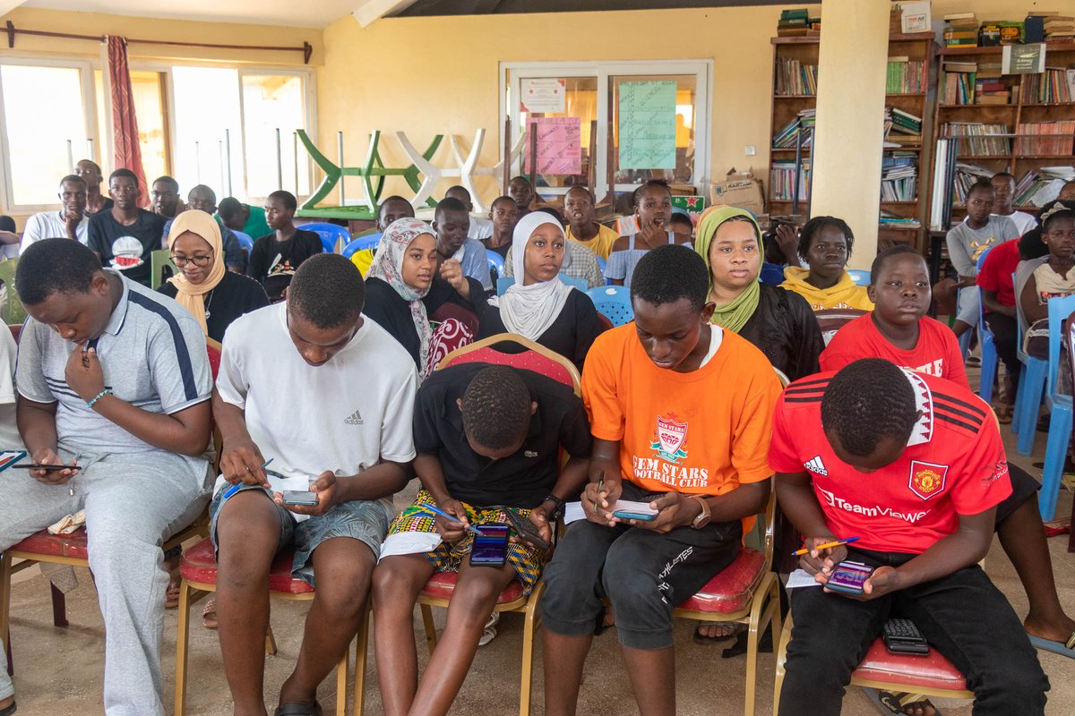 elimu_projects's tweet image. Elimu hosted students for a fun quiz and a practical session on using digital tools like AI to support learning. Great turnout and even better energy! #digitallibrary #readingprogram