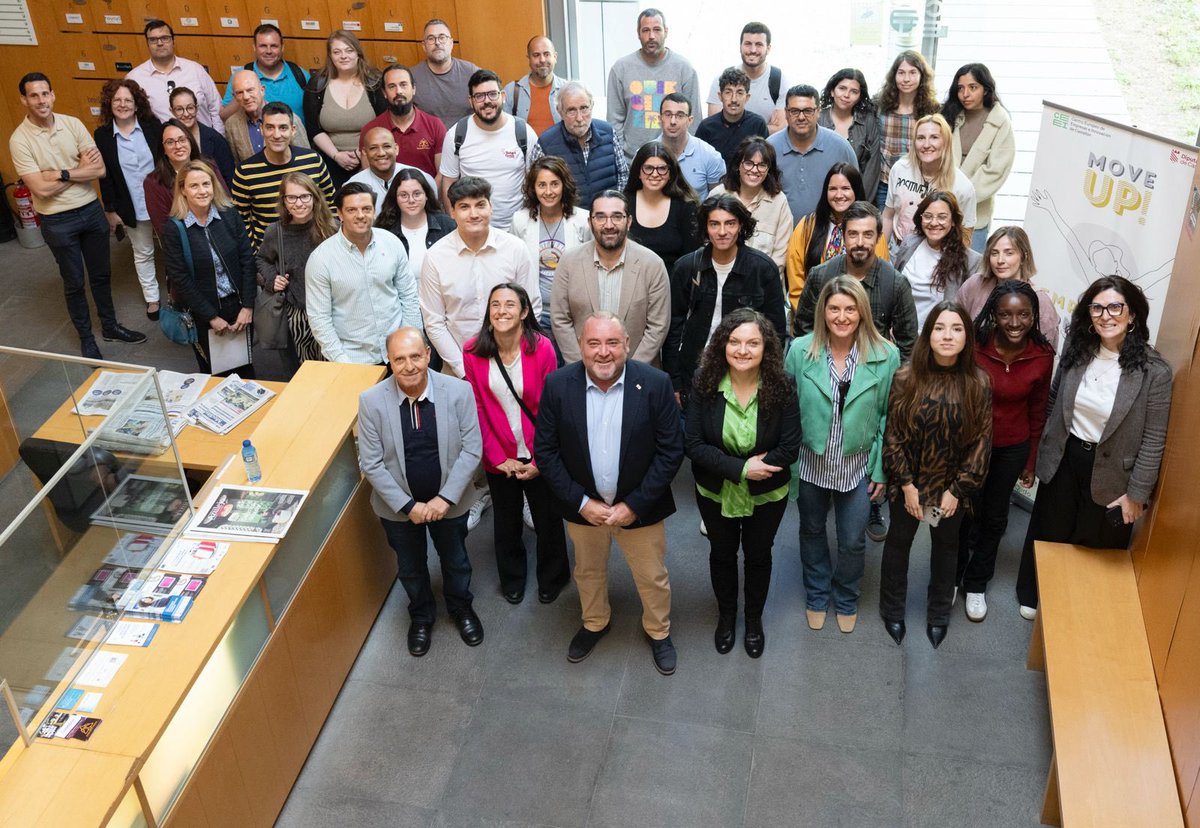 dipcas's tweet photo. 🏁 La @dipcas y el @CEEICastellon dan el pistoletazo de salida a la décima edición del programa Move Up! con 25 proyectos emprendedores de la provincia.

1/3

#DiputacióndeCastellón https://t.co/Mcy5JPZ7z5