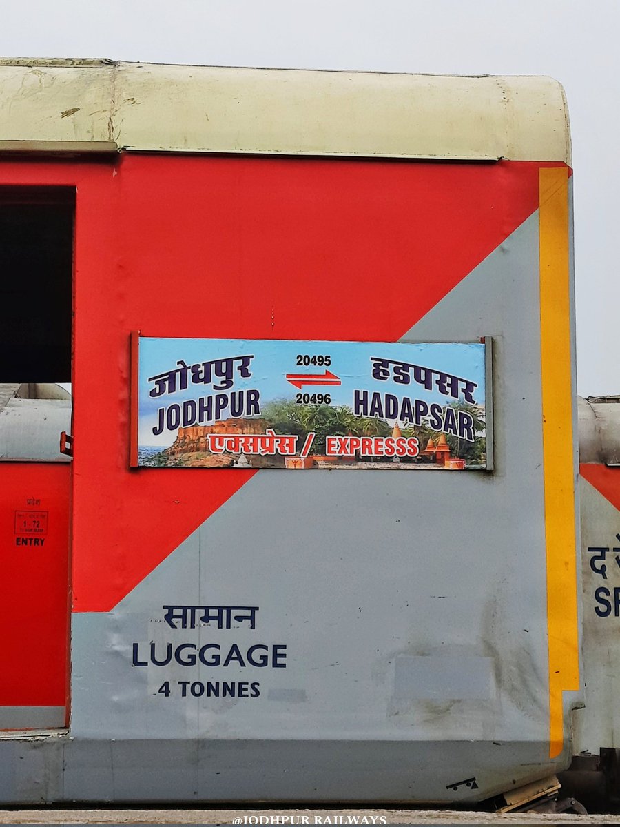 jodhpurrailways's tweet photo. जोधपुर-हड़पसर पहली झलक ❤️🔥

20495 JODHPUR - HADAPSAR (PUNE) SUPERFAST EXPRESS Ready for it's 1st run (Regular service)

New daily train of North Western Railways 🌟 

#IndianRailways https://t.co/HleyY0TKmK