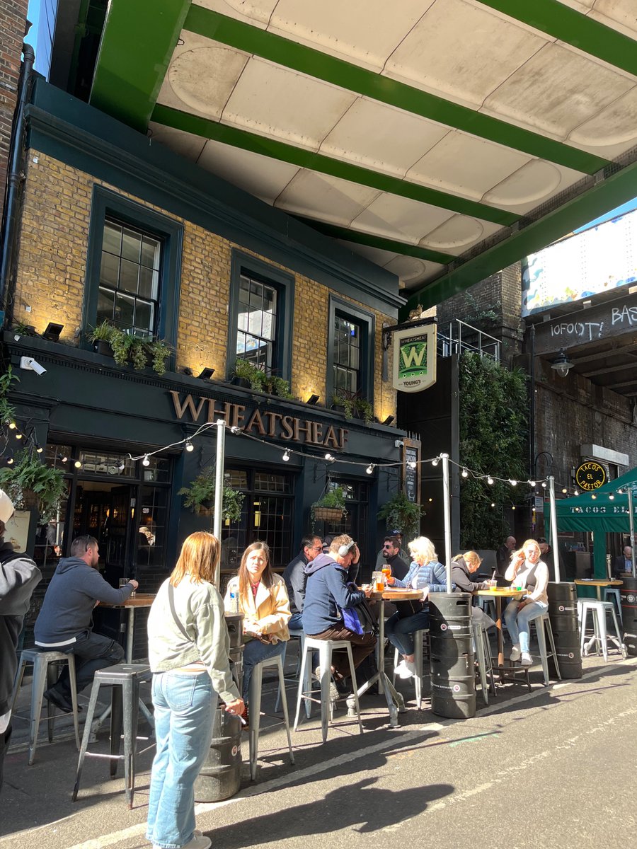 Bank holiday beers anyone? 🍺

Suns out for a pint or two at the Wheatsheaf in Borough Market☀️

#youngspub #londonbridge
