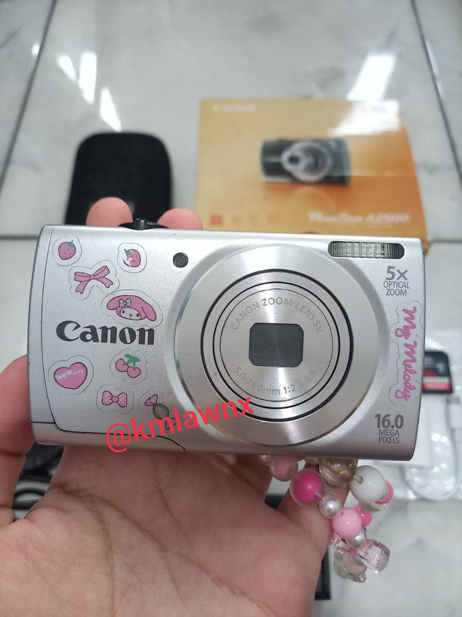 kmlawnx's tweet photo. wts Camera Digital Canon Powershot A2500 

Kelengkapan: 
- Dus 
- Camera
- Baterai ori
- Chargeran Ori
- Memori Card 32gb
- Card Reader 
- Strap 3 pcs
- Pouch Camera 
Minus: 
- Layar seperti di video (tapi ga ngaruh ke hasil foto)
Selebihnya aman Body mulus

1jt nett
bisa Oren https://t.co/aSRAZYUsIj