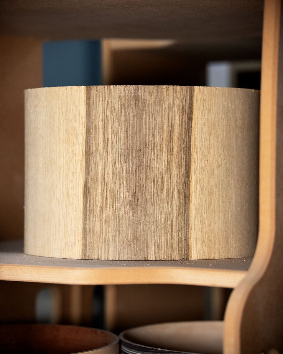 Delamere’s honey coloured Black Limba veneer with contrasting dark stripes brings a natural, organic vibe to your performance 🍯

Finished with satin lacquer for a smooth, classic touch✨

Available in Legend and Lounge Series 🥁

#britishdrumco #madeinbritain #drumkit #drumsetup