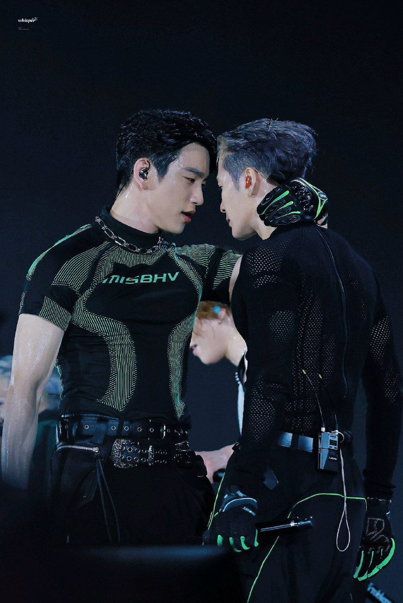 WangGeaParkGea's tweet photo. 👀❤🔥

#JacksonWang #ParkJinyoung 
#Jinson #잭슨 #진영 #GOT7 #갓세븐 
#GOT7_NESTFEST @JINYOUNG  #GOT7_NESTFESTinBKK

        2025                              2022 https://t.co/432imsbFCD