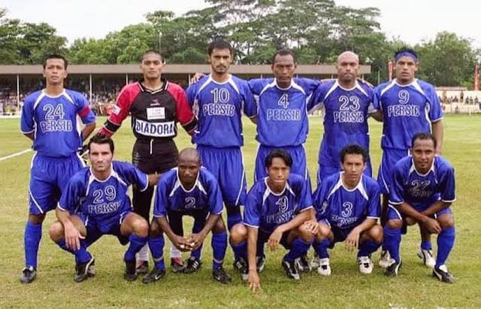 SerieA_Lawas's tweet photo. Selamat. 

Persib juara Liga 1 Indonesia  2024/25.

👏👏 https://t.co/dtUiubAzRb