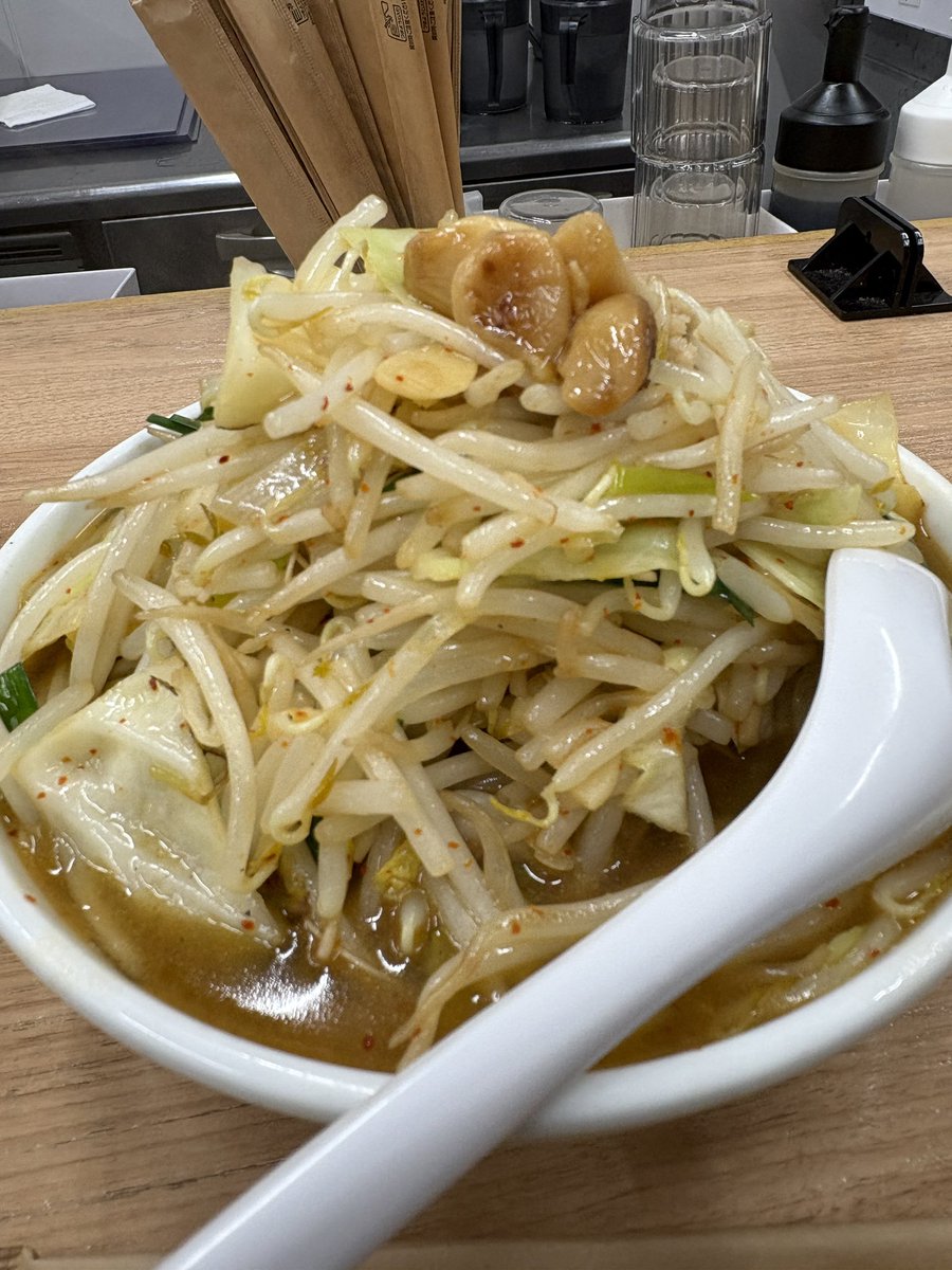 倉敷のベトコンラーメン、食べたことありますか？🍜ピリ辛スープとたっぷりの野菜が絶妙なハーモニー！一度食べればやみつきになりますよ😋
#倉敷 #ベトコンラーメン #グルメ