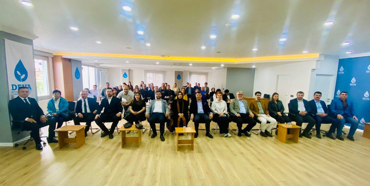 Ankara İl Başkanlığı tarafından düzenlenen "Ülkemizde Gençlerin Sorunları ve Çözüm Yolları" paneline Ankara Mv. Sn.Av.İdris Şahin,Gençlik Kolları Bşk. Sn.Av.Mehmet Sait Başaran, İl Bşk. Sn.Elçin Gülören, İlçe Bşk. Sn.Ali Ölmez ve ilçe Y.K. ile birlikte katılım sağladık.